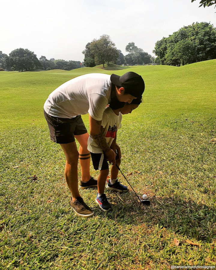ajari putra main golf