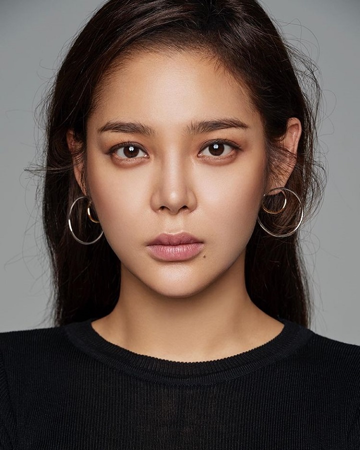 Park Si Yeon