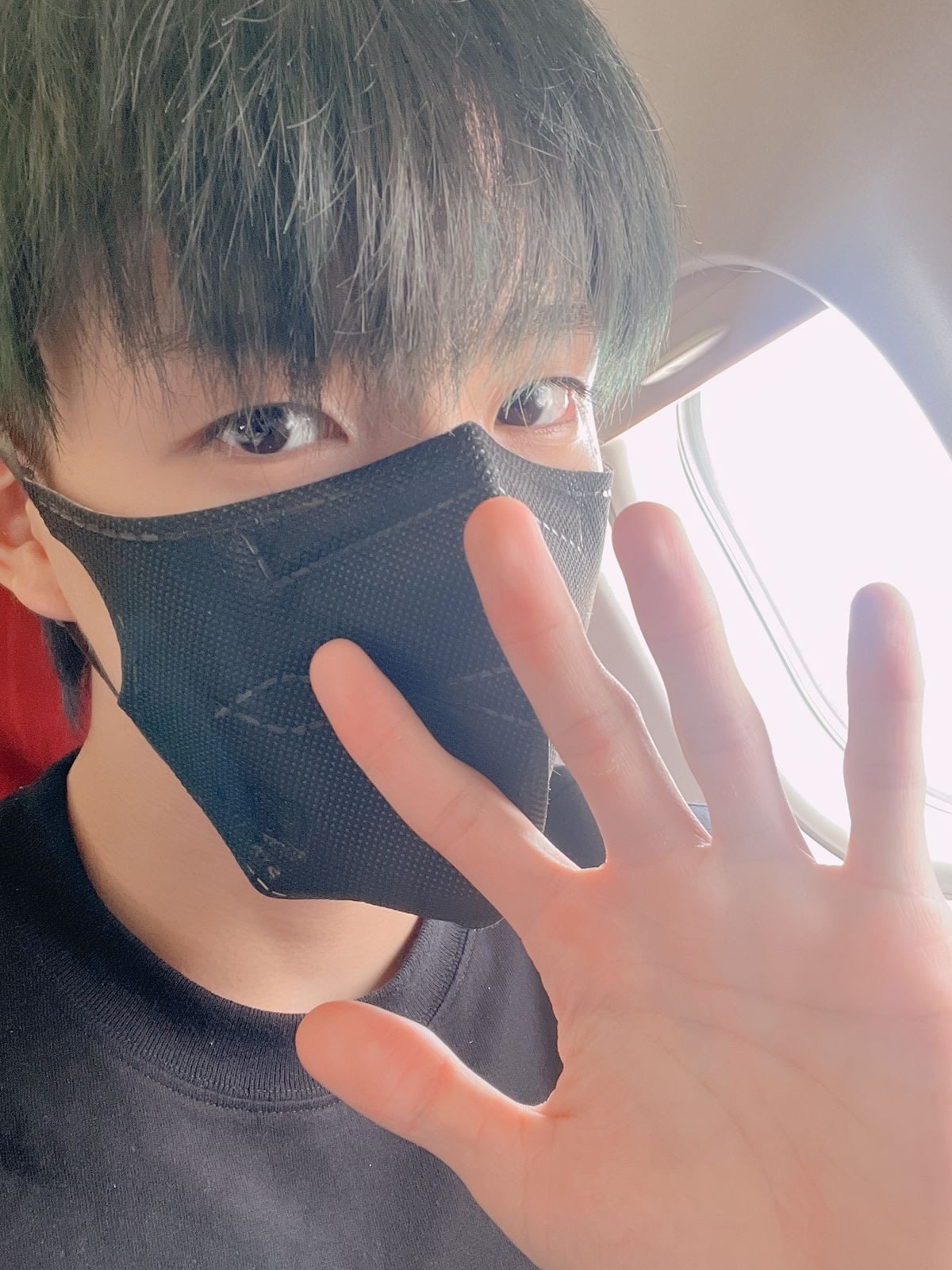 Jeno NCT membagikan potret di pesawat menuju Jakarta