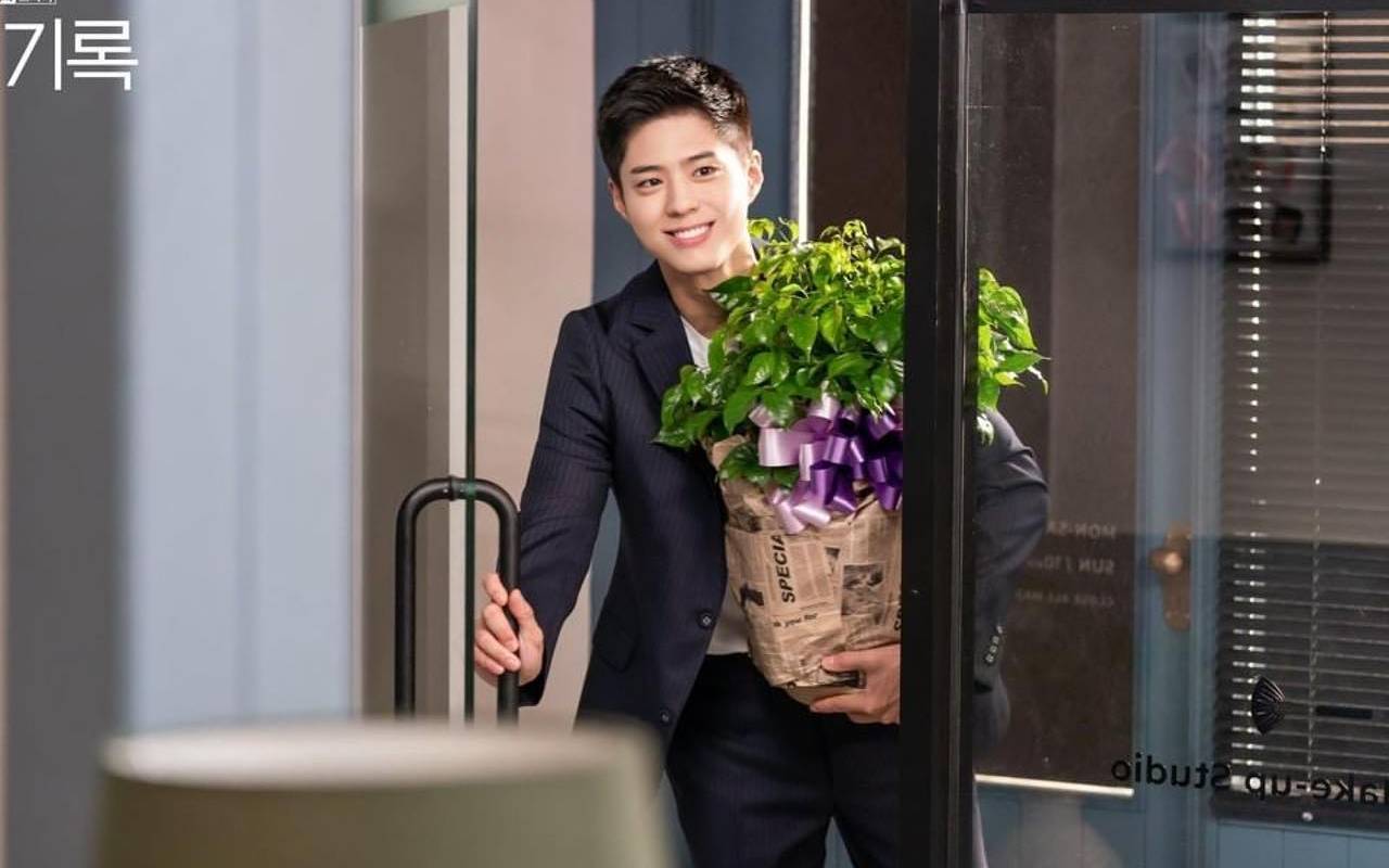 MC Cantik Rekan Park Bo Gum di Acara Militer Bikin Salfok, Pernah Sepanggung Tiga Kali