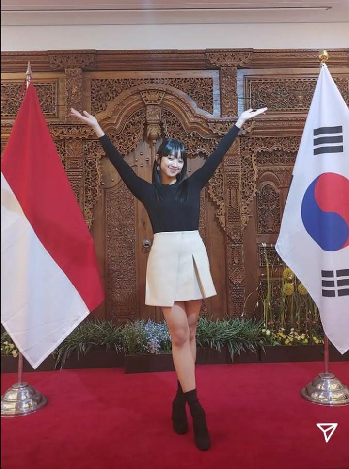 Berprestasi, Dita Karang Secret Number Terima Piagam Dari Kedubes Indonesia di Korea