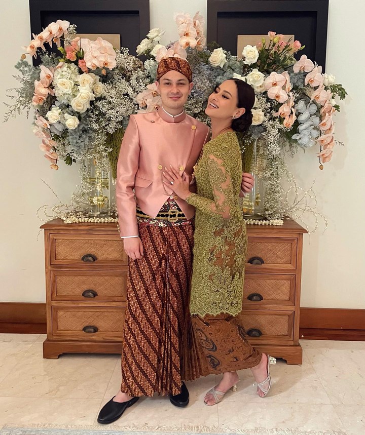 mesra di nikahan sang kakak