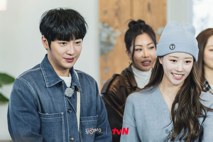 Mijoo Berbagi Makanan Ke Lee Sang Yeob