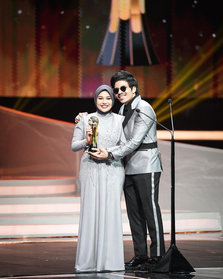 Atta - Aurel Borong Piala