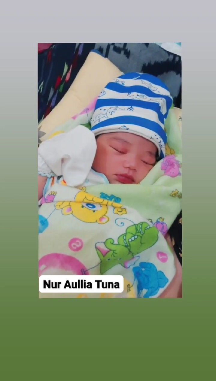 momen tidur gemas