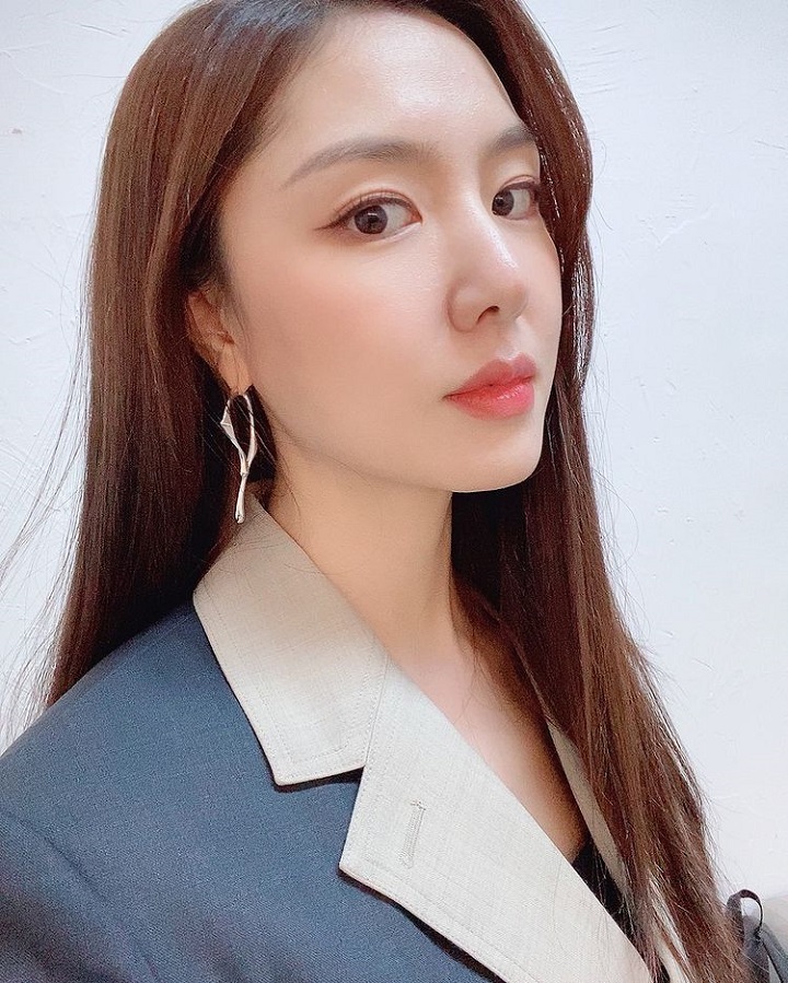 <i>Stunning</i> jelang usia kepala empat