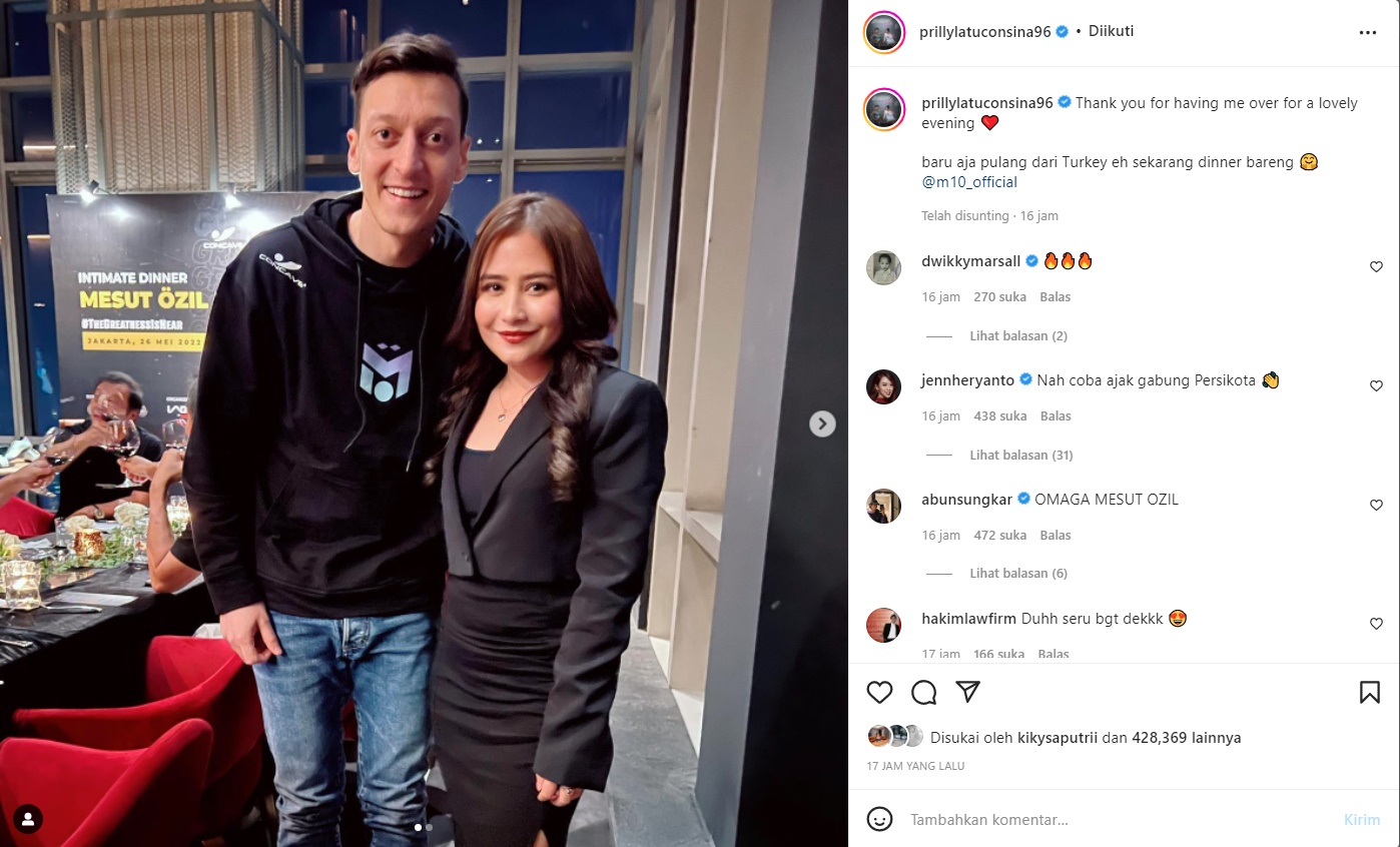 Prilly Latuconsina Bikin Iri Usai Pamer Dinner Bareng Pemain Sepak Bola Tampan Ini