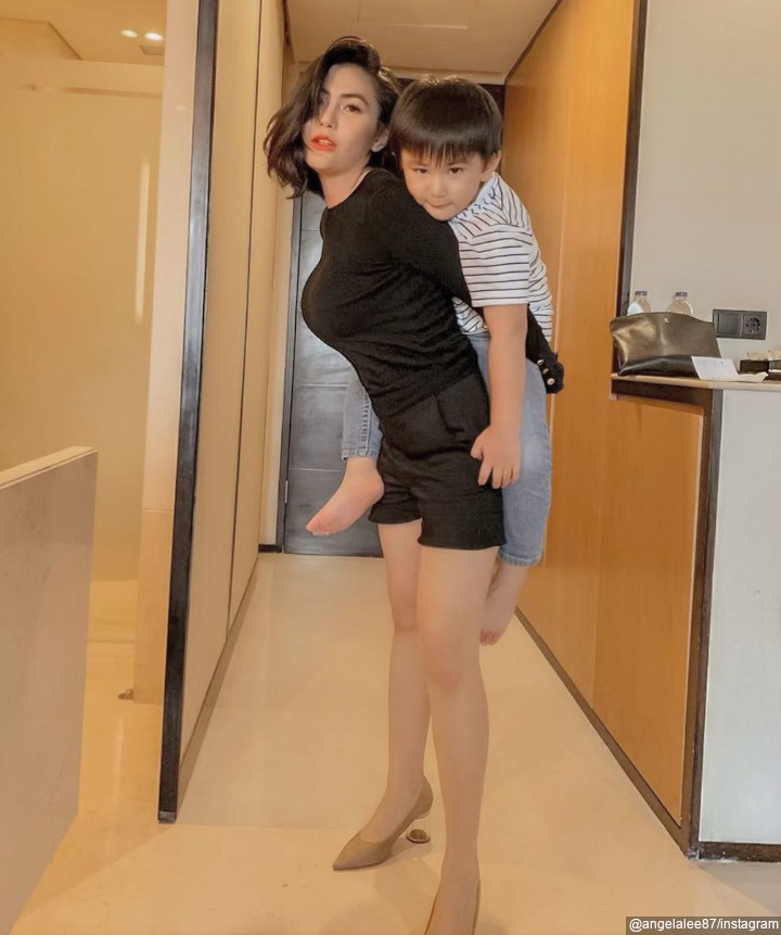 lengket banget dengan <i>mommy</i>