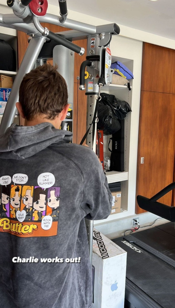 BTS Bakal Kolaborasi dengan Charlie Puth?