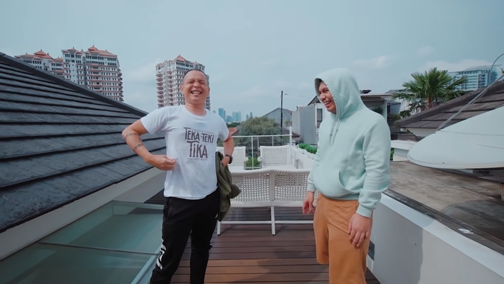 <i>Rooftop</i> Super <i>Cozy</i>