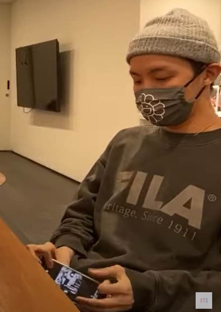 Intip Wallpaper Ponsel J-Hope BTS yang Punya Makna Mendalam, Estetik Abis
