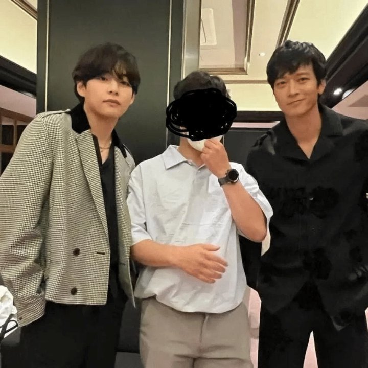 Visual V BTS dan Kang Dong Won di Premiere \'Broker\' Kejutkan Netizen 2