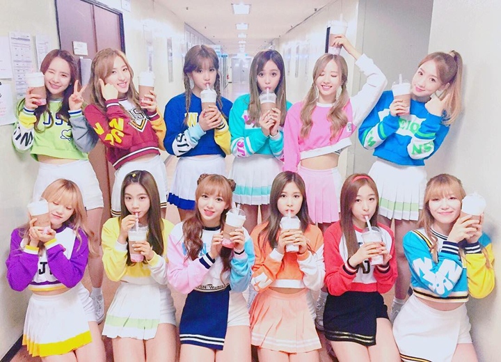 Debut Dengan 12 Member