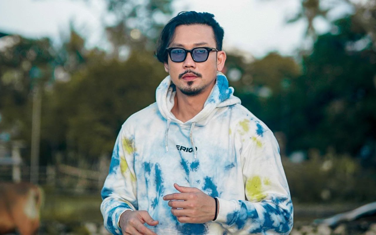 Podcast Denny Sumargo Disebut Kutukan, 4 Bintang Tamu Berakhir Celaka Semuanya Pakai Baju Biru?