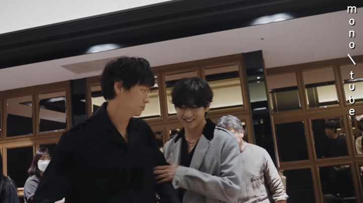 V BTS Muncul di Vlog Kang Dong Won, Tingkah Imutnya Curi Perhatian