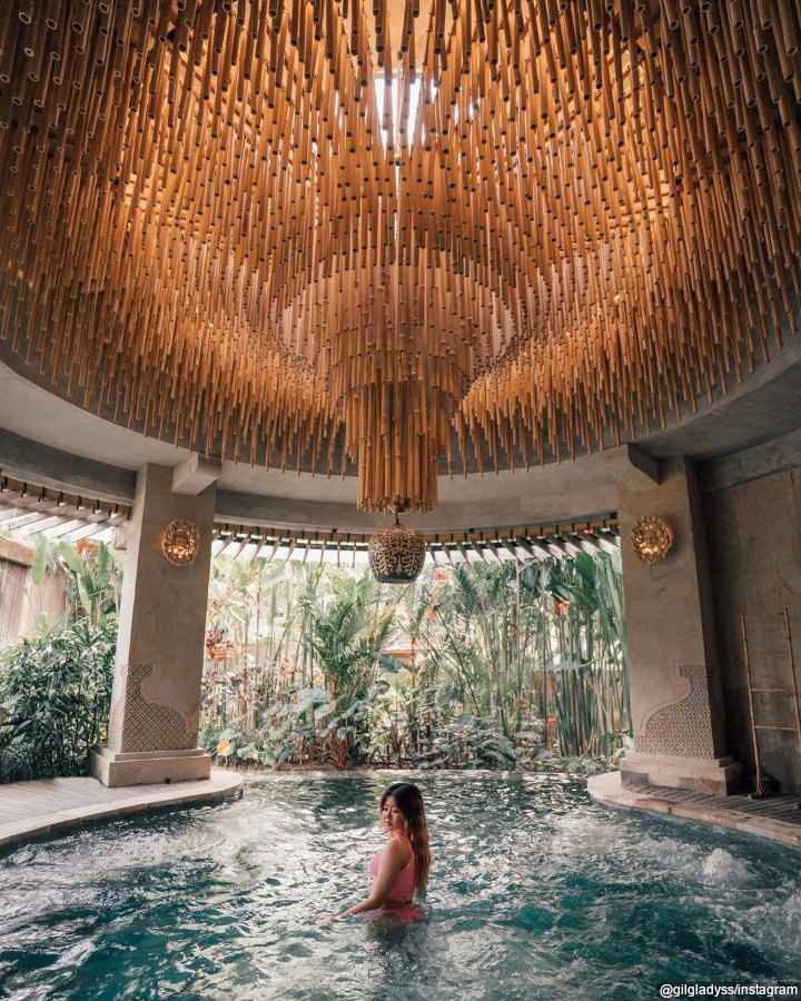 Berendam di Kolam Mewah
