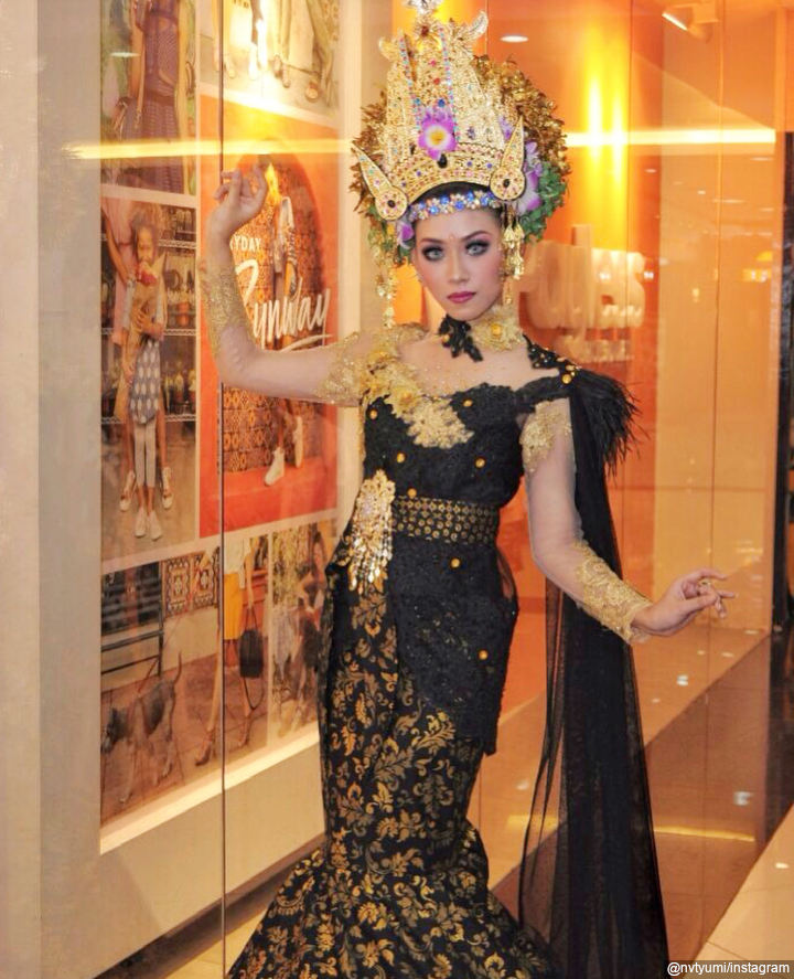 <i>Stand Out</i> Dengan Baju Adat