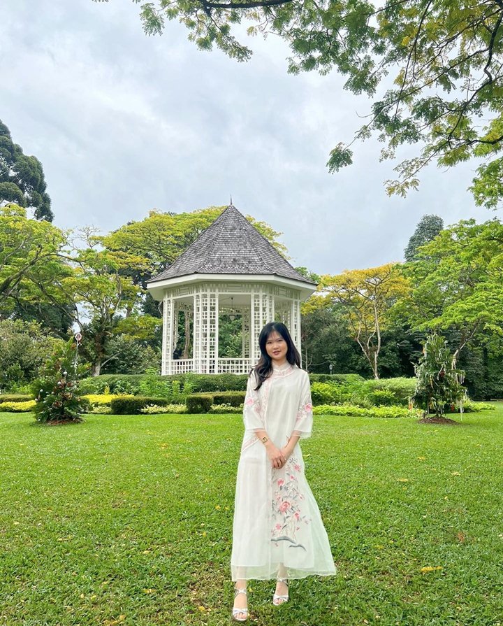 Lahir di Keluarga Terpandang