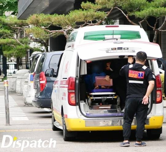 Penampilan sosok suami yang tikam sang istri aktris di pengadilan