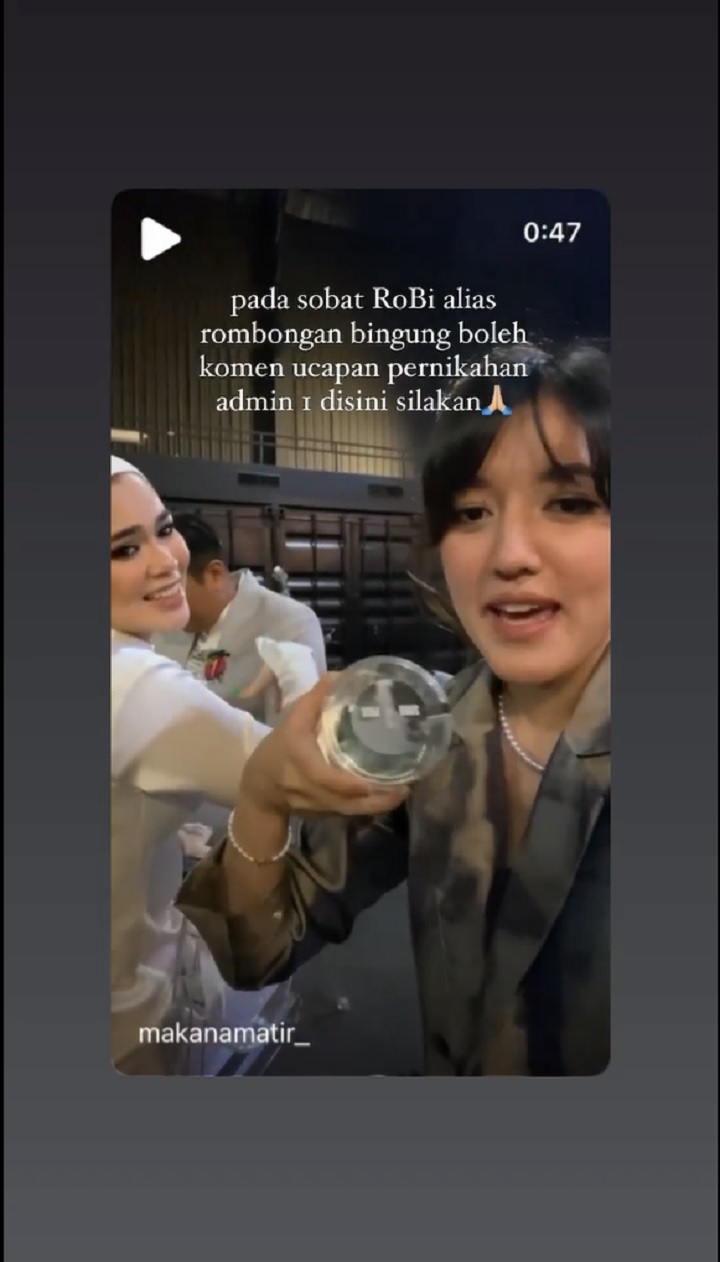 Ify Review Souvenir Bikin Ngakak