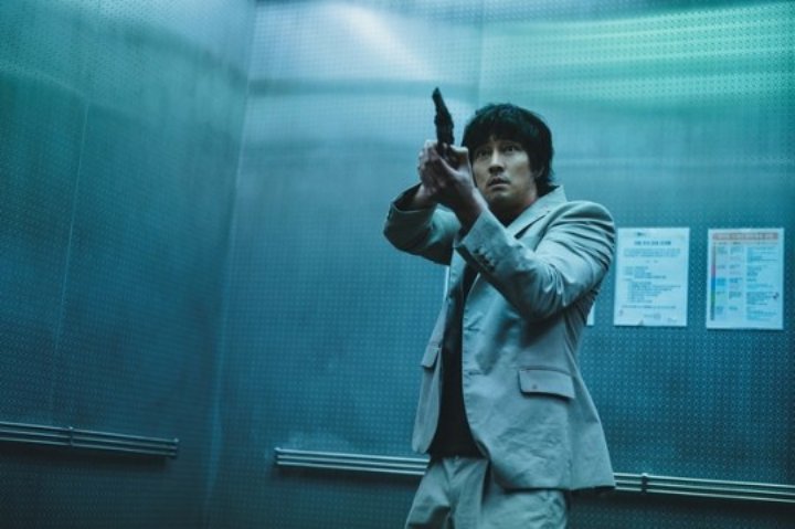 So Ji Sub Bangkitkan Harapan Sutradara \'Alienoid\', Begini Alasannya