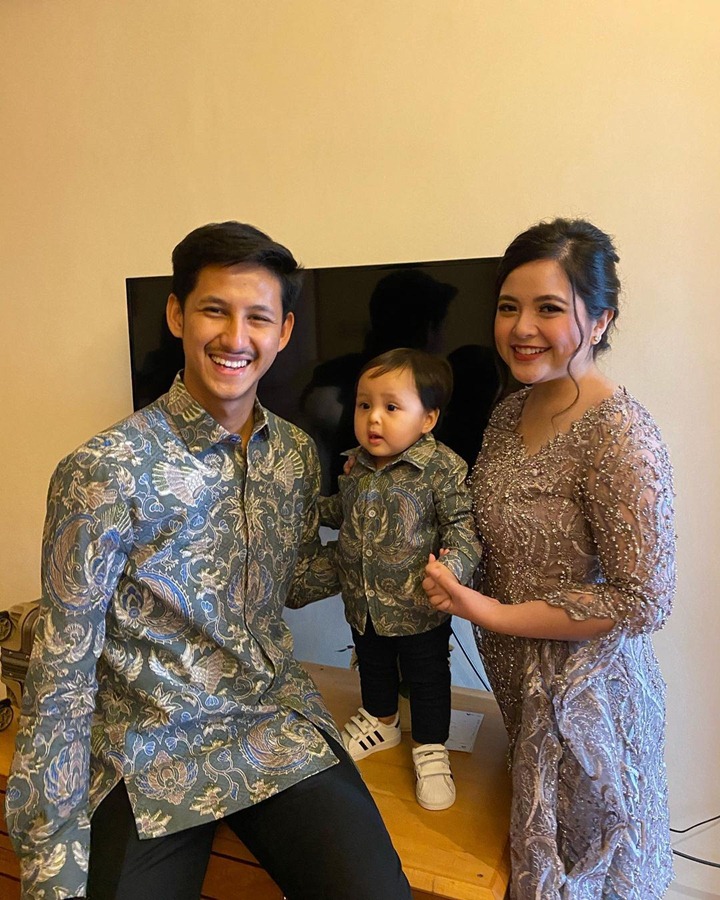 Pakai Baju Couple