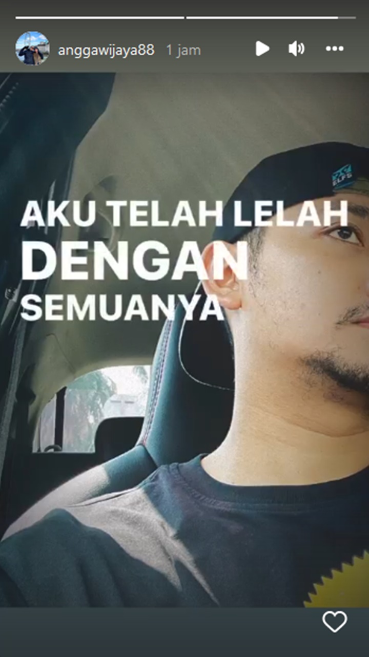 Angga Wijaya Perdana Muncul Usai Gugat Cerai Dewi Persik, Bagikan Postingan Galau