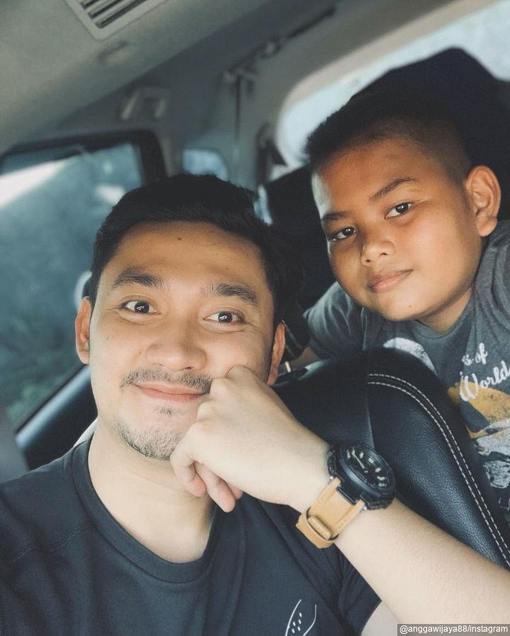 Momen Berikan Pujian