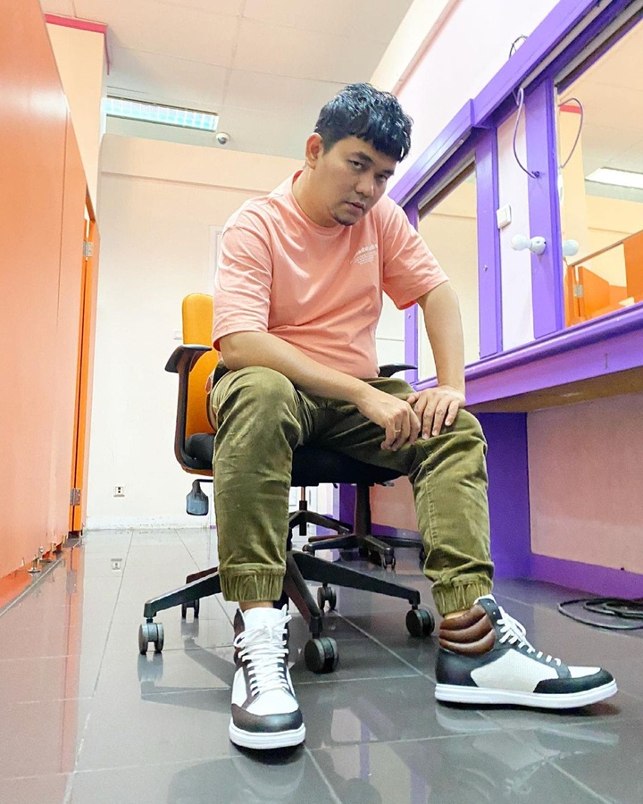 Ngeksis Dulu Sebelum <i>Touch Up</i>