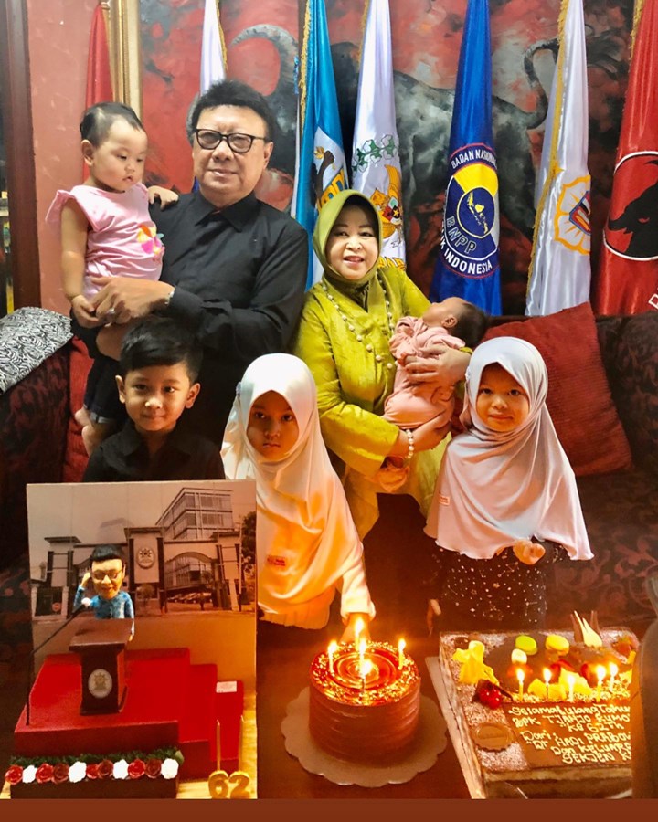 Lengketnya Cucu kepada Kakek-Neneknya