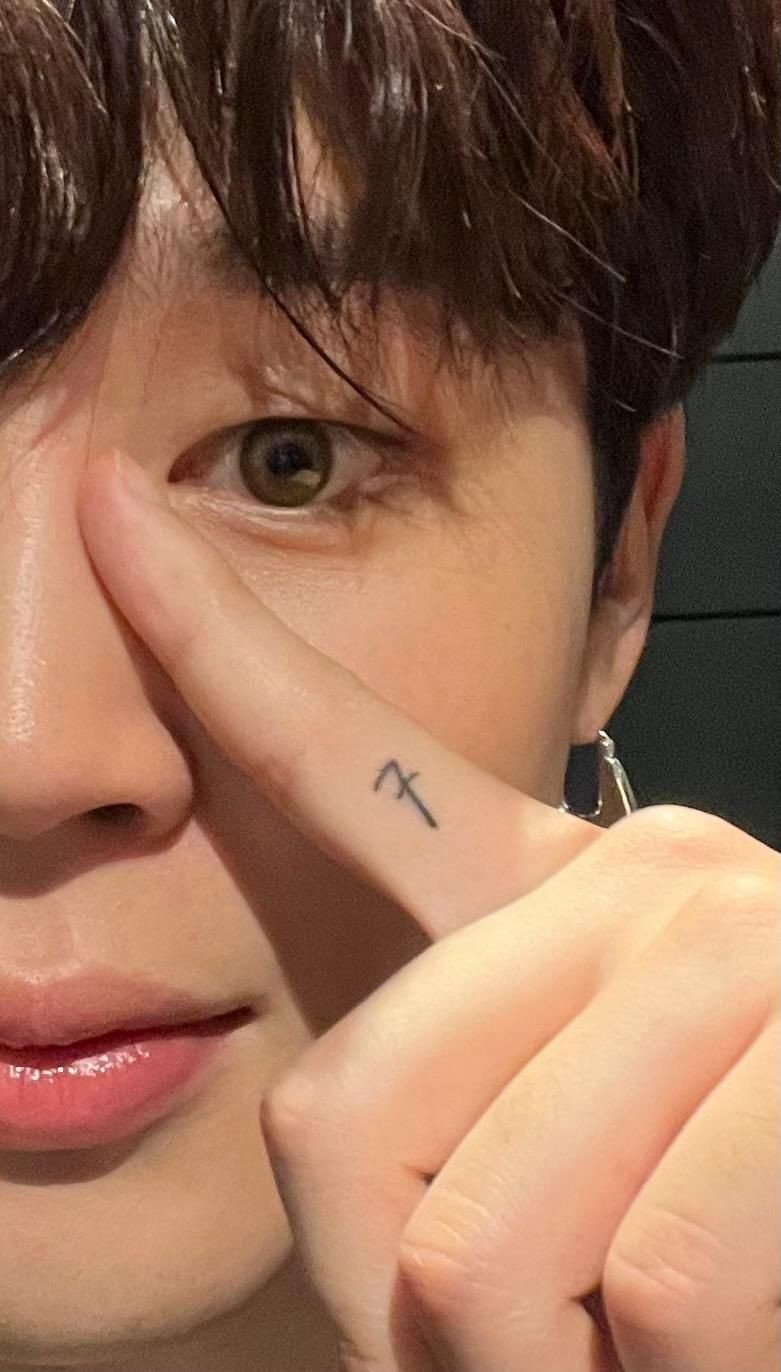 Jimin BTS Jadi Trending Usai Pamer Tato Persahabatan Angka 7