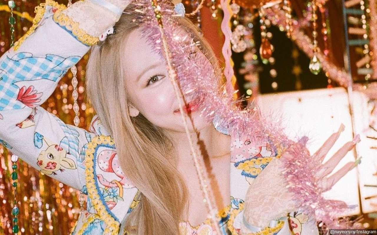 Selfie Nayeon TWICE Ramai-ramai Dijadikan Wallpaper, Beneran Bawa Keberuntungan?