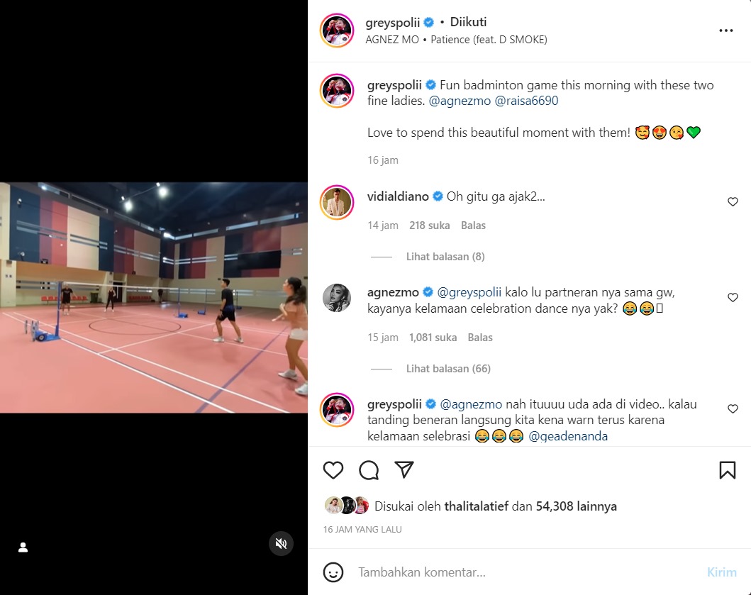 Momen Langka, Agnez Mo Asyik Main Badminton Bareng Raisa: Jurus Signature \'Ketok Magic\'