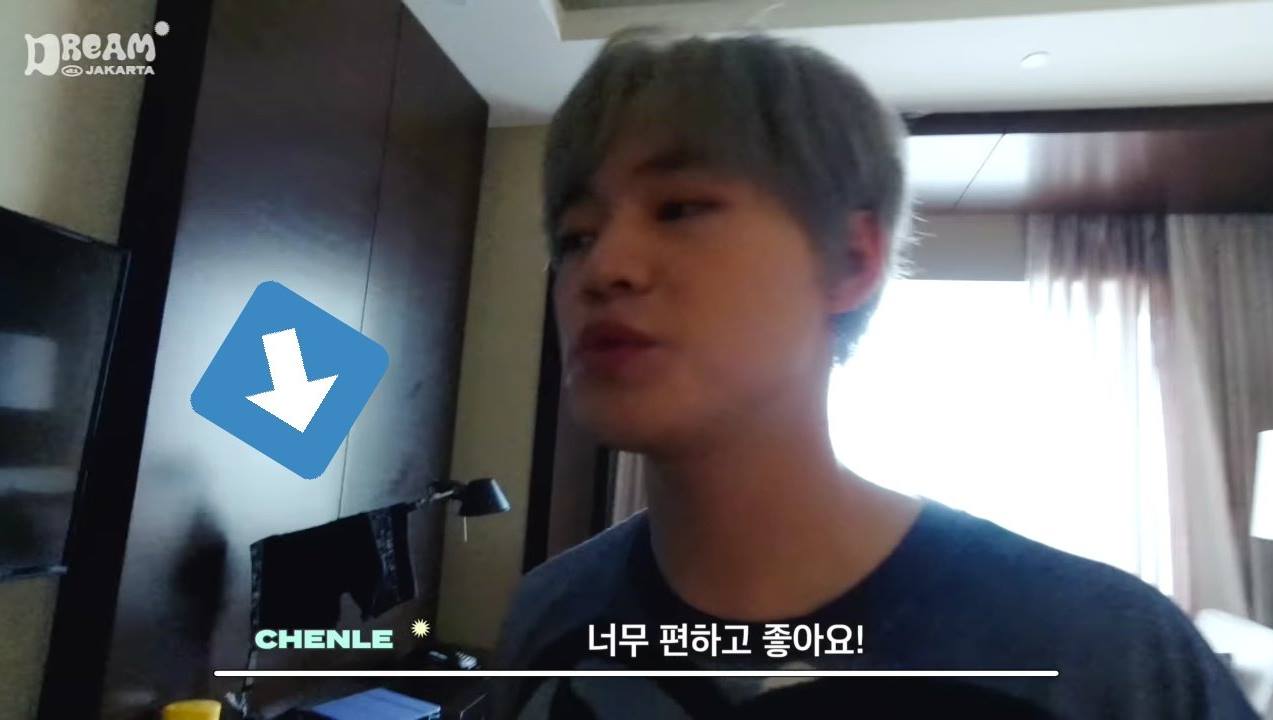 Momen Chenle NCT menjemur pakaian