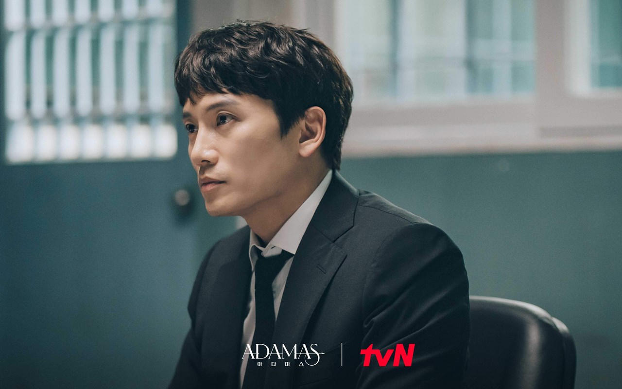 Ji Sung Selidiki Rumah Chaebol di 'Adamas', Lokasi Syuting Sama dengan Drama Istri