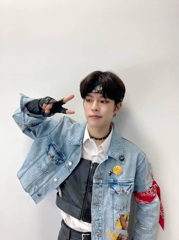 Idol Bilingual