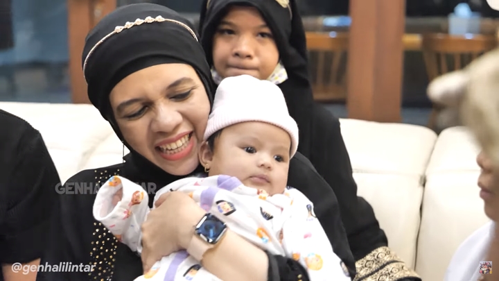 Dekapan Hangat dari Sang Nenek