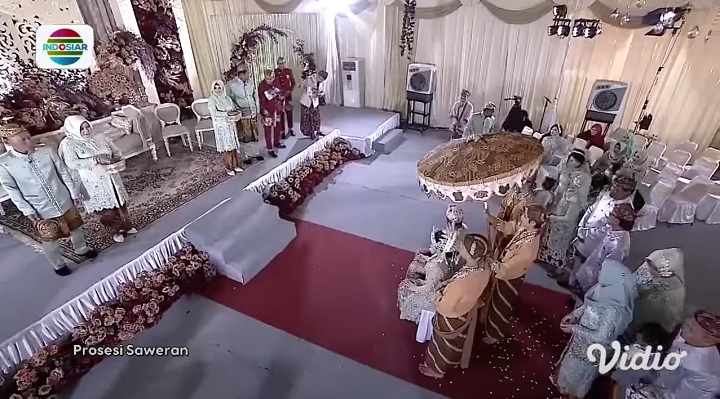 Adat Saweran