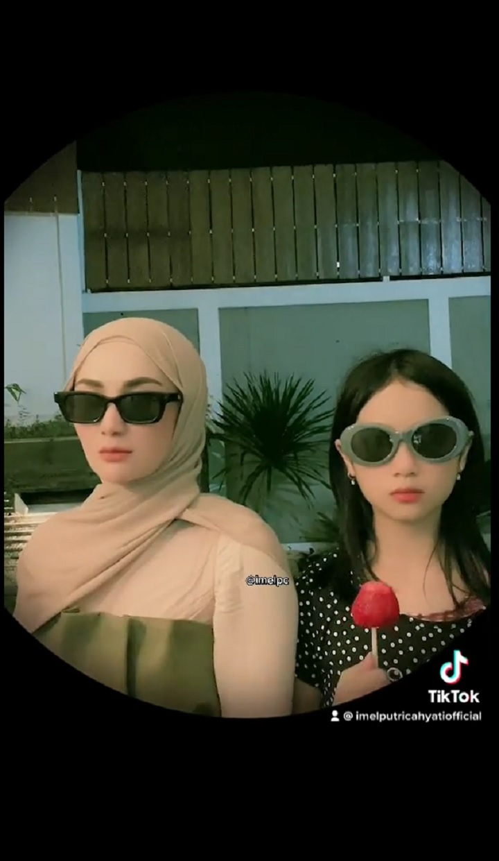 <i>Like Mother Like Daughter</i>