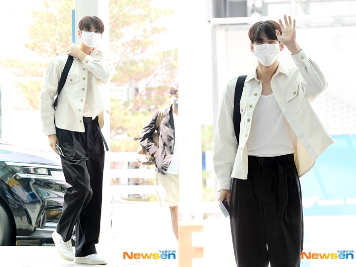 Cha Eunwoo Semringah Berangkat ke Jakarta, Gantengnya Kebangetan! 1