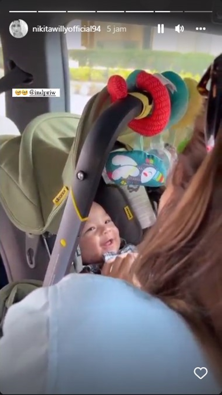 Baru 3 Bulan, Nikita Willy Bagikan Momen Ketawa Merdu Baby Izz Makin Kencang Saat Dengar Ini