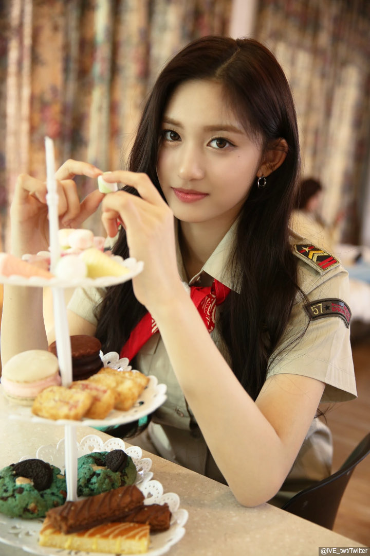 Leeseo IVE