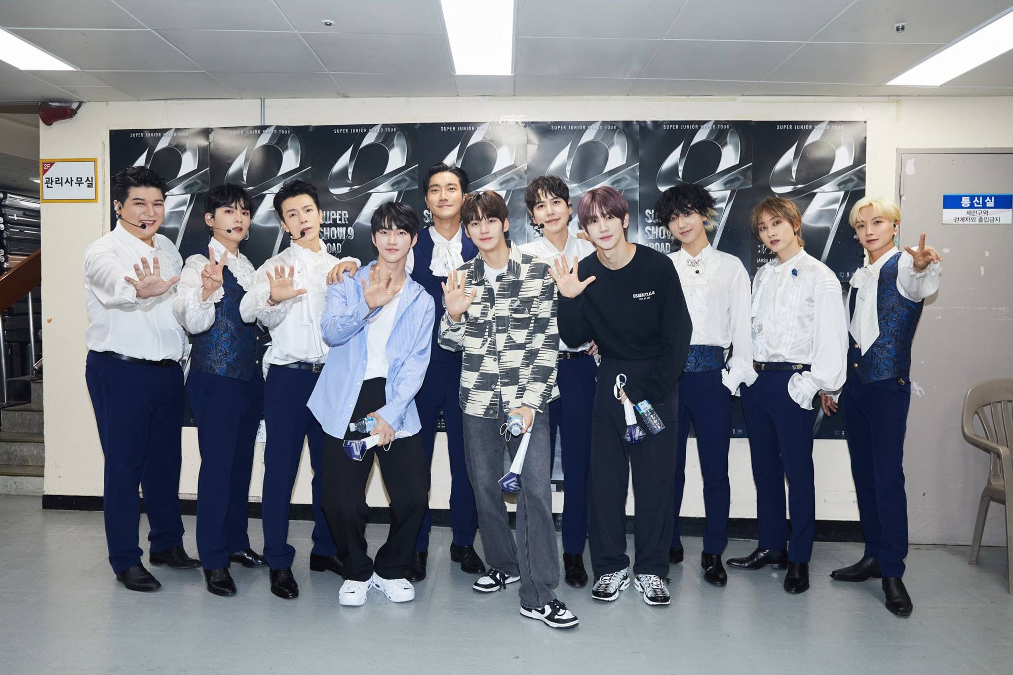 Momen trio SMROOKIES bersama dengan Super Junior