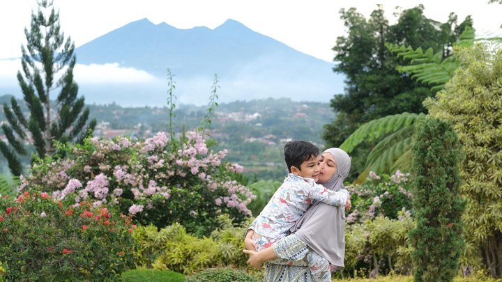 Abang Adam Mode <i>Clingy</i>