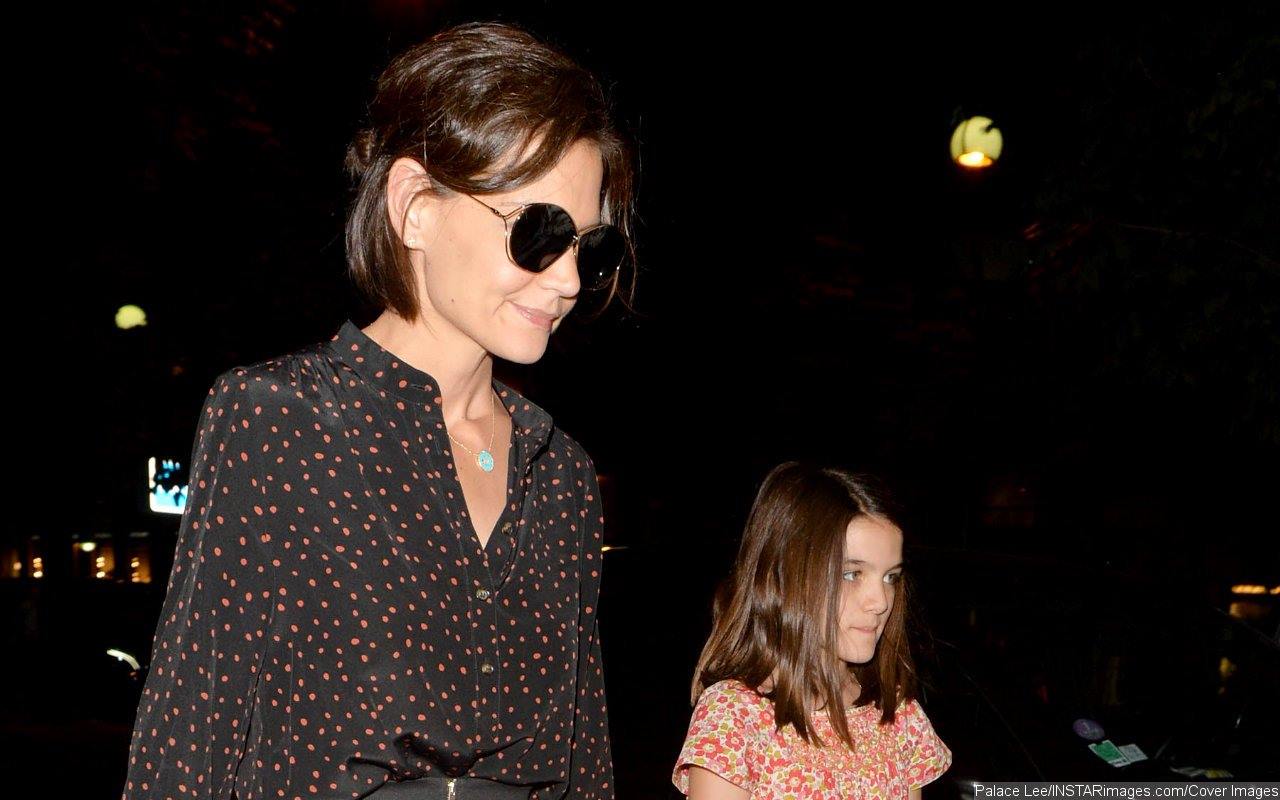 Berbakat, Putri Tom Cruise dan Katie Holmes Diam-Diam Terjun Ke Dunia Tarik Suara