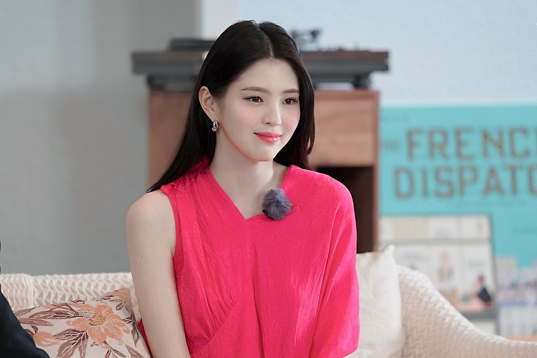 Han So Hee Masuk Rumah Sakit Karena Alami Cedera Wajah di Lokasi 'Gyeongseong Creature'