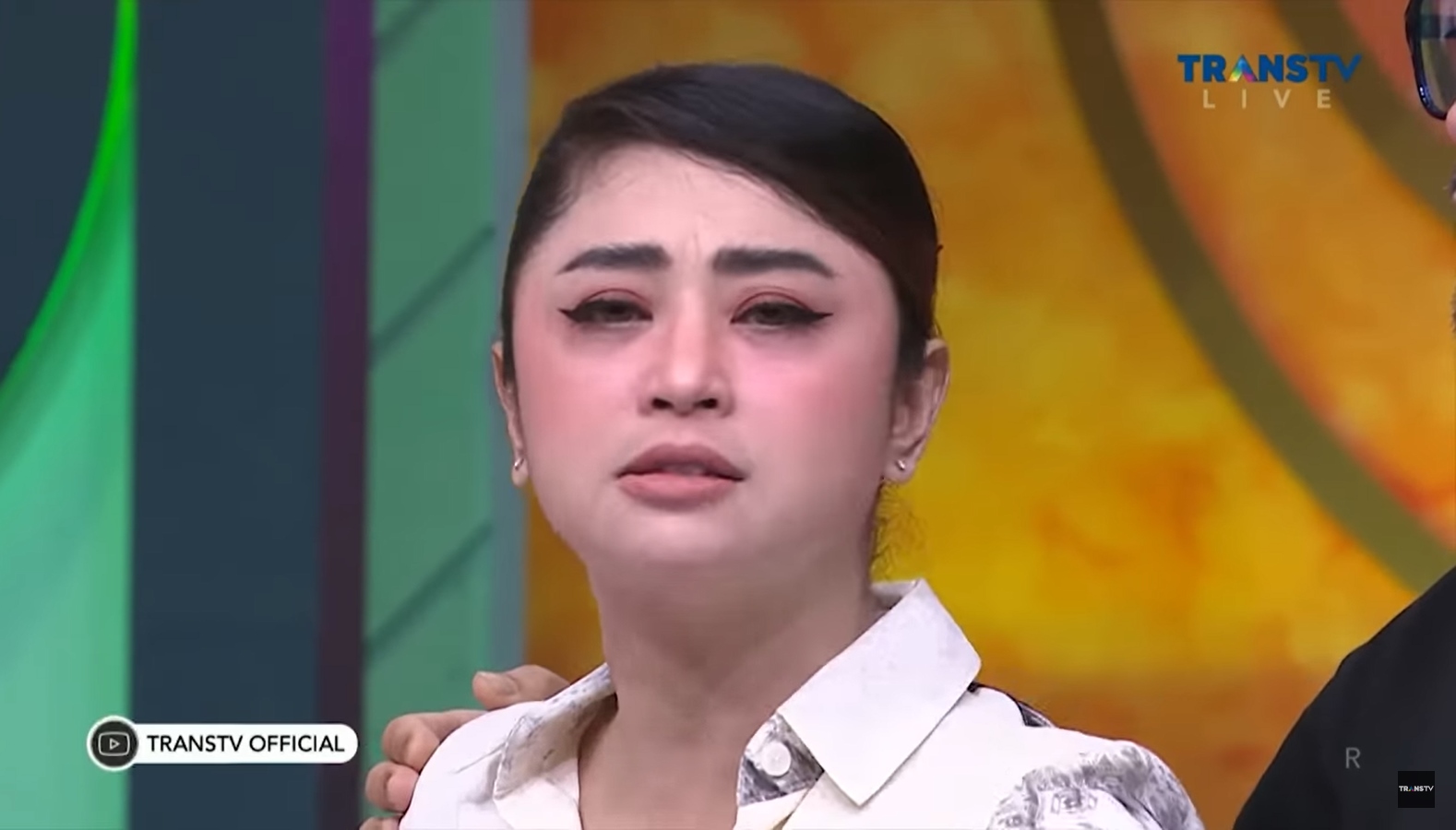 Sambil Suara Bergetar, Dewi Persik Tak Terima Disebut Mengekang dan Larang Angga Wijaya Kerja