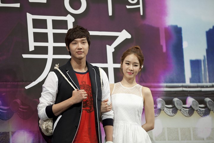 Yoo In Na Dan Ji Hyun Woo
