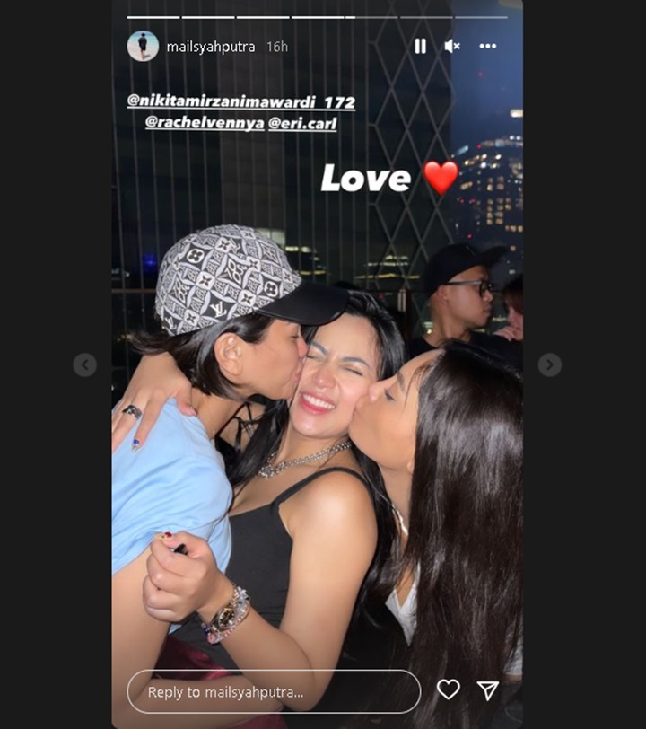 Sempat Sentil Habis-habisan, Nikita Mirzani Kini Akrab Hingga Cium Rachel Vennya Bak Bestie
