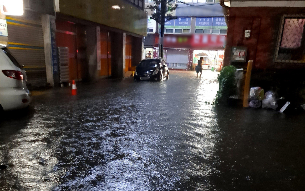 Ahli Beber Penyebab Rekor Hujan di Seoul, Badan Cuaca Minta Waspada
